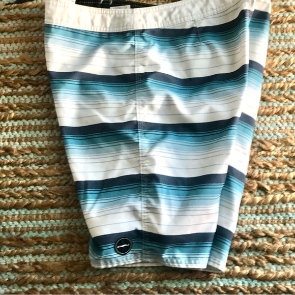 O’Neill Ocean Blue & White Stripe Board Shorts 32” - Picture 2 of 8